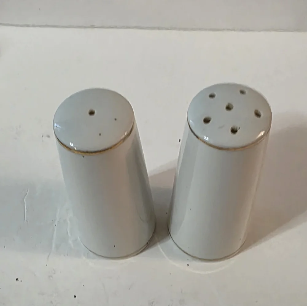 Vtg Souviner Space Needle Seattle Washington Shakers #253 Porcelain
